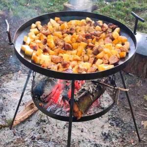 Сковорода из диска бороны 60 см. с подставкой для костра