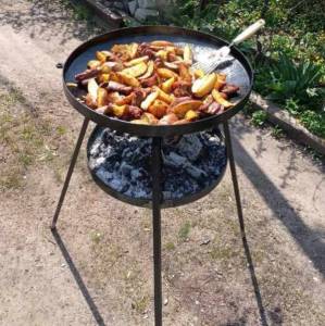 Сковорода из диска бороны 60 см. с подставкой для костра