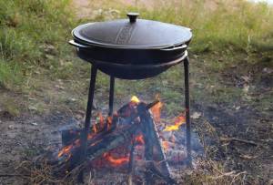 Казан чугунный татарский Brizoll 12 л. с треногой и крышкой