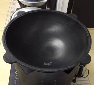 Казан наманганский чугунный 30 л с крышкой